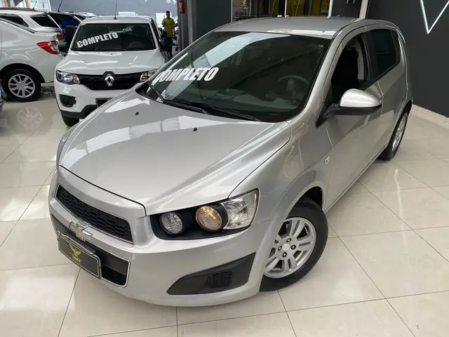 Carro Chevrolet Sonic 2014 Hatch LT 1.6