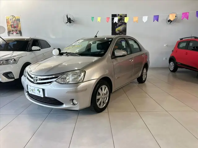 Carro Toyota Etios Sedan 2017 XLS 1.5 (Aut) (Flex)