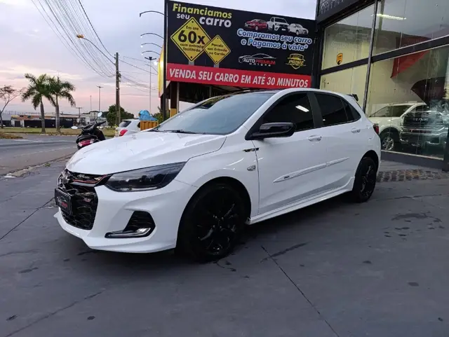 Carro Chevrolet Onix 2023 RS 1.0 Turbo (Aut.)