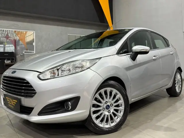 Carro Ford Fiesta Hatch 2014 Titanium Powershift 1.6 (Flex)