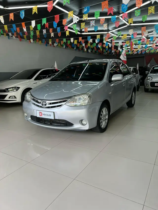 Carro Toyota Etios 2013 XLS 1.5 (Flex)