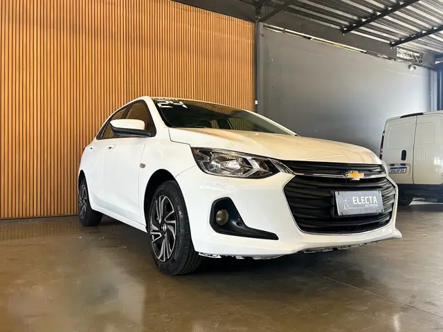 Carro Chevrolet Onix Plus 2024 LT 1.0