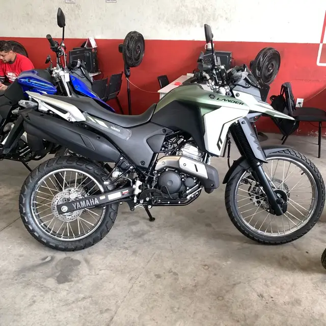 Moto Yamaha XTZ 250 Lander 2025 Connected