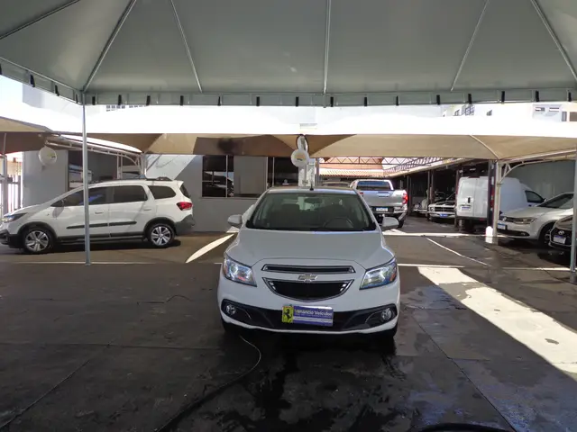 Carro Chevrolet Onix 2015 1.4 LTZ SPE/4 (Aut)