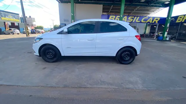 Carro Chevrolet Onix 2016 1.4 LT SPE/4