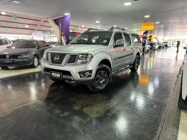 Carro Nissan Frontier 2016 2.5 TD CD 4x4 SV Attack (Aut)