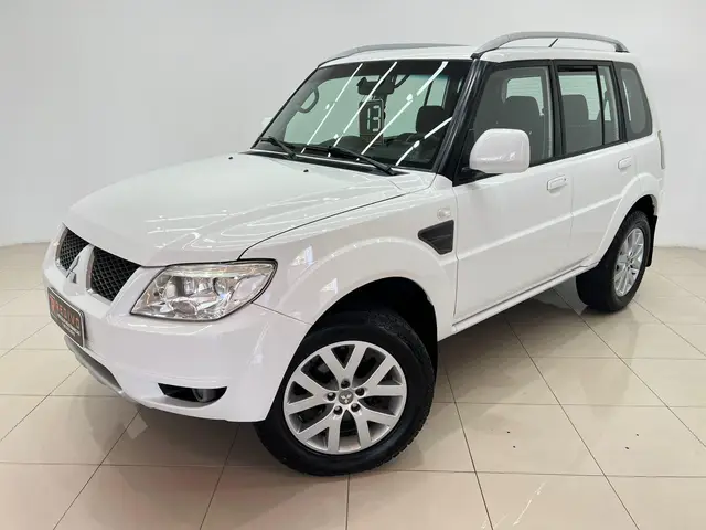 Carro Mitsubishi Pajero TR4 2013 2.0 16V 4x2 (Flex)