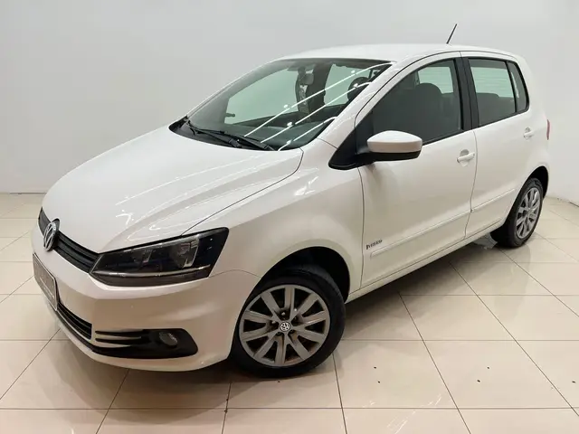 Carro Volkswagen Fox 2015 Trendline 1.0 TEC (Flex)