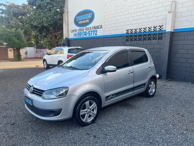 Carro Volkswagen Fox 2014 1.0 TEC (Flex) 4p