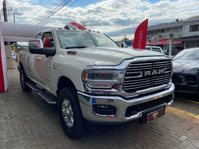 Carro RAM 3500 2023 Laramie Night Edition 6.7 4x4