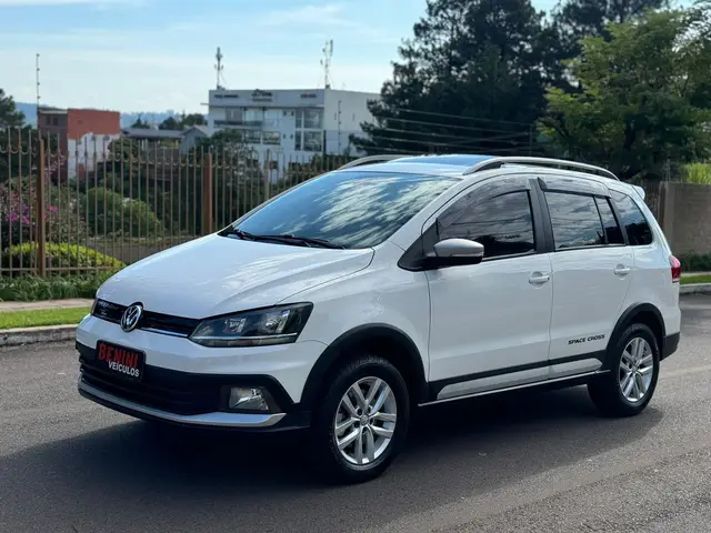 Carro Volkswagen SpaceCross 2016 1.6 16V MSI (Flex)
