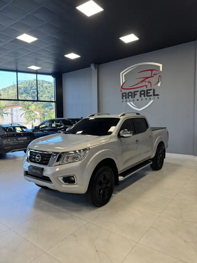 Carro Nissan Frontier 2017 2.3 TD CD LE 4x4 (Aut)