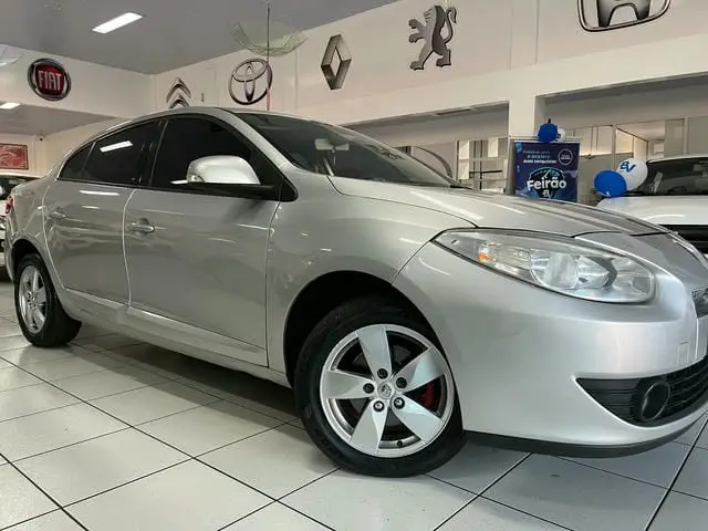 Carro Renault Fluence 2013 2.0 16V Dynamique (Flex)