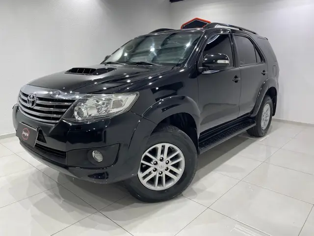 Carro Toyota Hilux SW4 2012 SRV 3.0 4X4 (7 Lugares)
