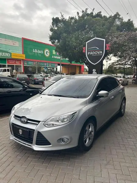 Carro Ford Focus Hatch 2014 SE 1.6 16V TiVCT PowerShift