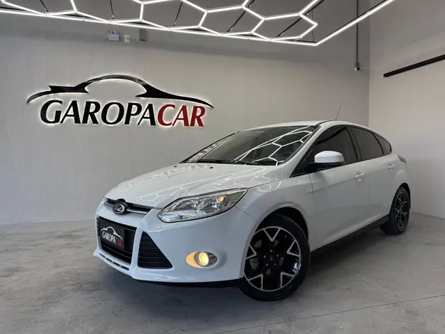 Carro Ford Focus Hatch 2014 SE Plus 2.0 16V PowerShift