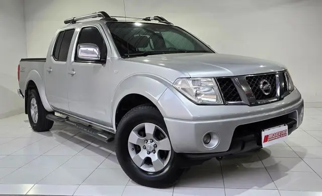 Carro Nissan Frontier 2010 LE 4x4 2.5 16V (cab. dupla)