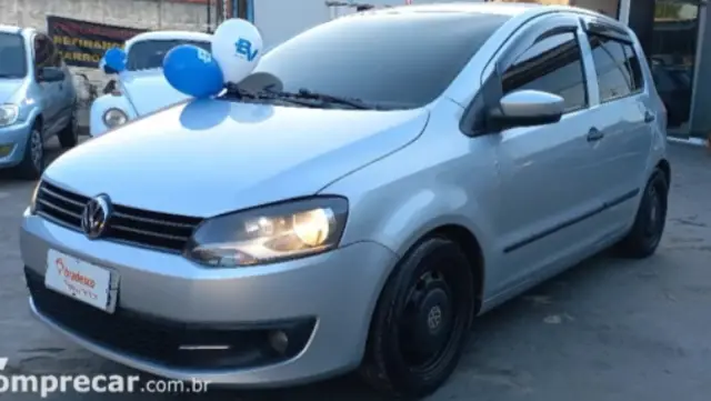Carro Volkswagen Fox 2014 1.0 TEC (Flex) 4p
