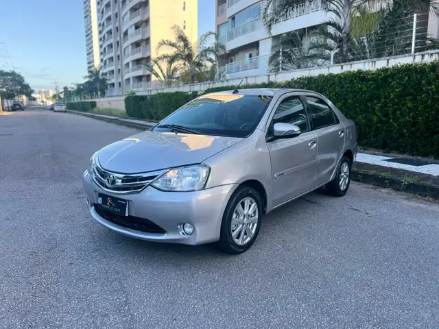 Carro Toyota Etios Sedan 2017 XLS 1.5 (Aut) (Flex)