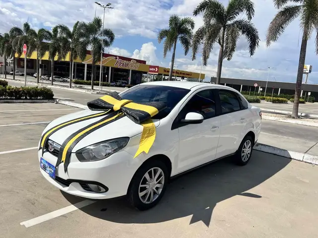 Carro Fiat Grand Siena 2017 Evo Attractive 1.4 8V (Flex)