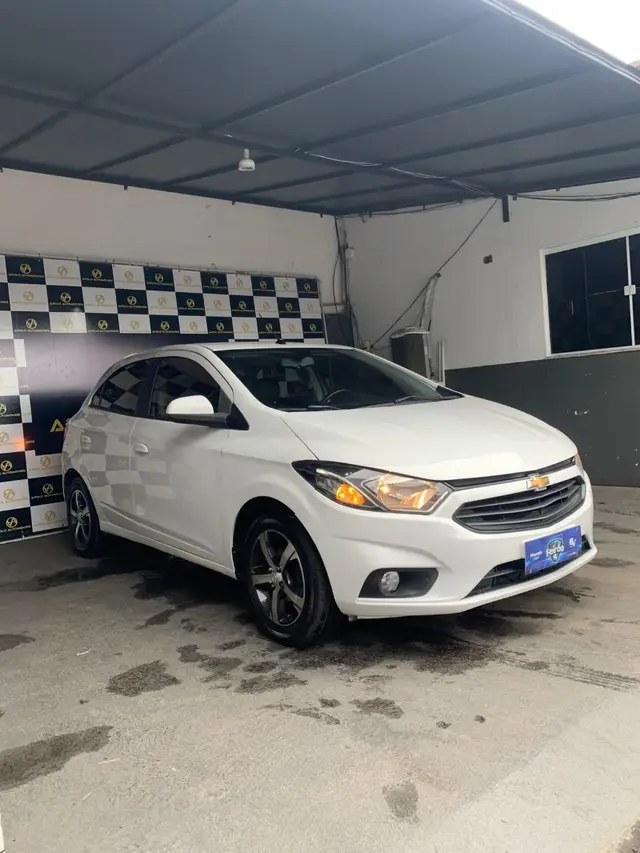Carro Chevrolet Onix 2017 1.4 LTZ SPE/4 (Aut)