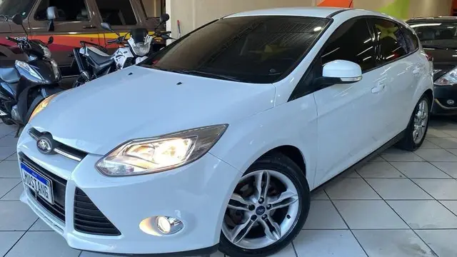 Carro Ford Focus Hatch 2014 SE 2.0 16V PowerShift