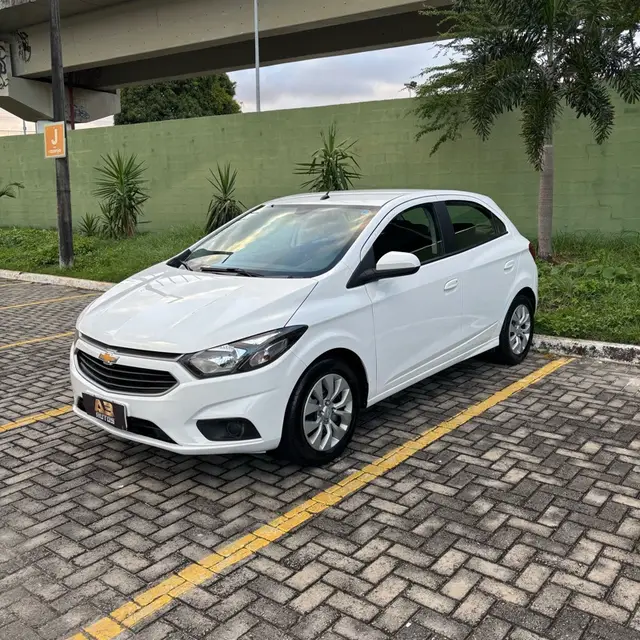Carro Chevrolet Onix 2018 LT 1.4 8V FlexPower 5p Mec.