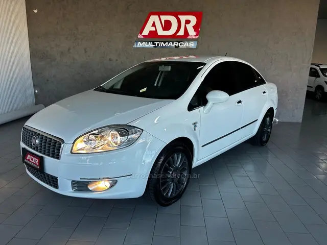Carro Fiat Linea 2012 Essence 1.8 16V (Flex)