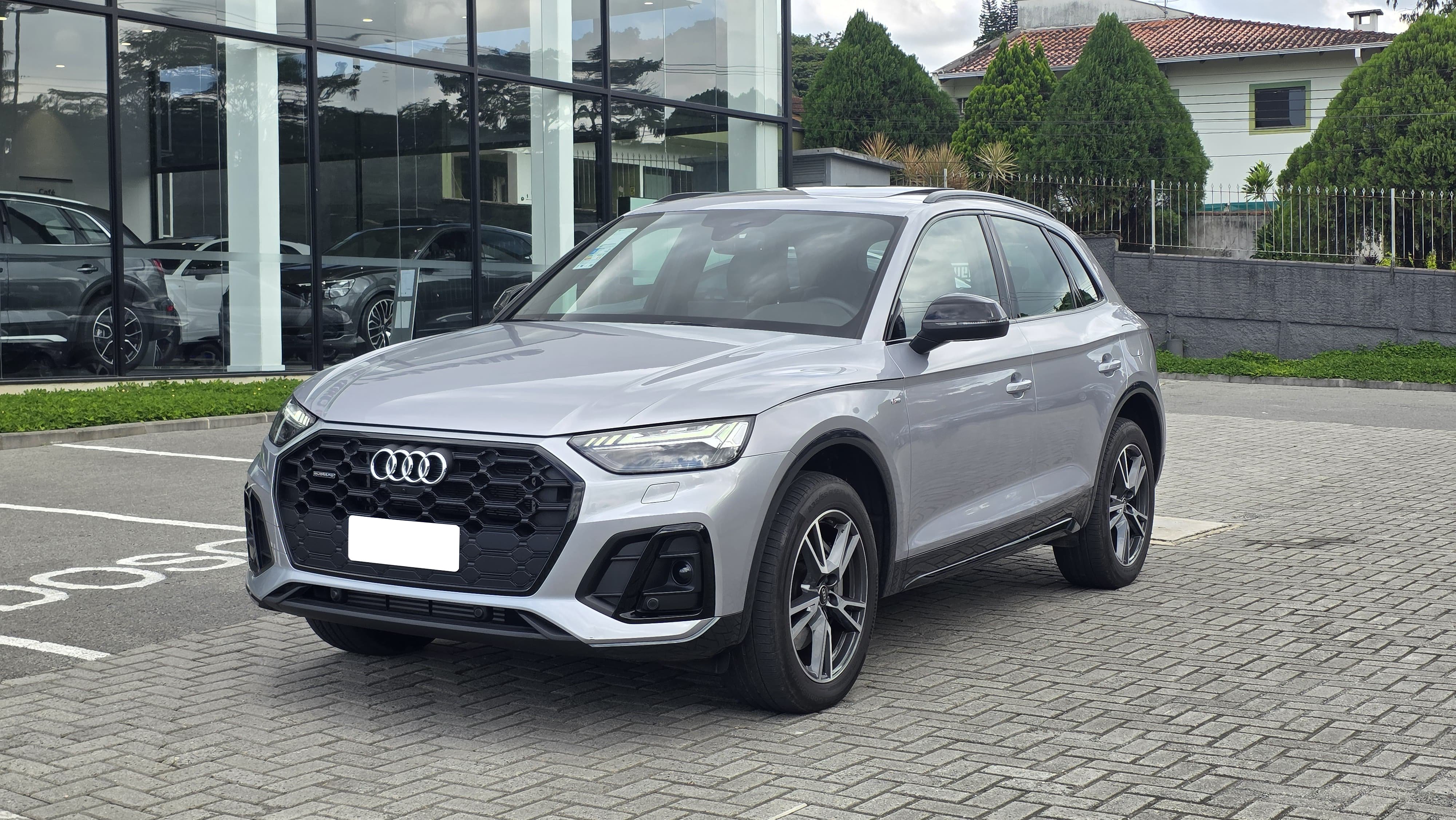 audi perf. black 2.0 tfsie s.tr. qt (hib.)