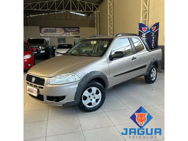 Carro Fiat Strada 2012 Working Celeb.1.4 Fire Flex 8V CD
