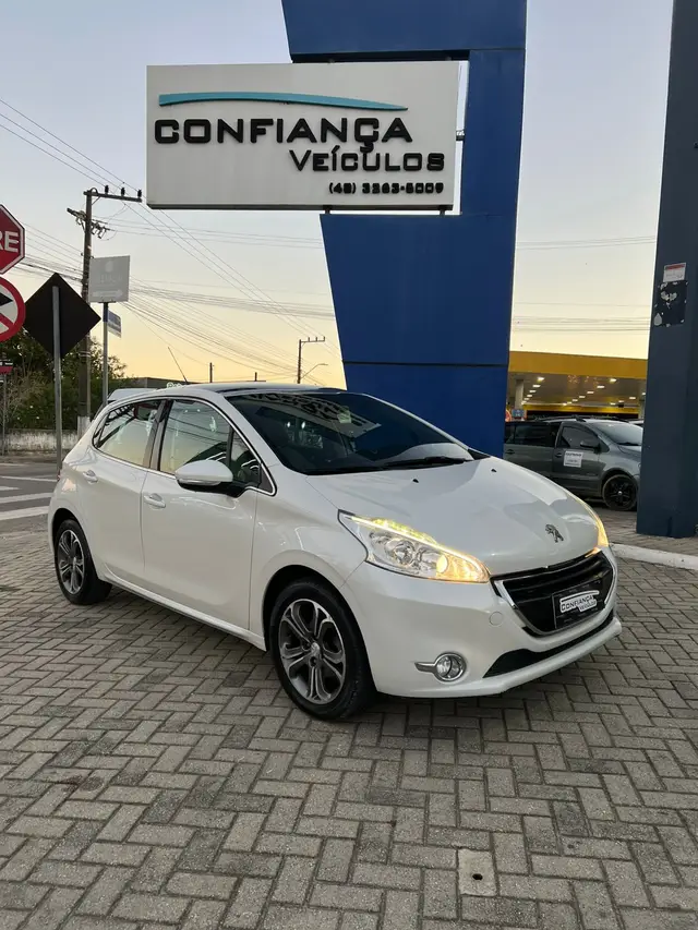 Carro Peugeot 208 2015 Griffe  1.6 16V (Flex) (Aut)