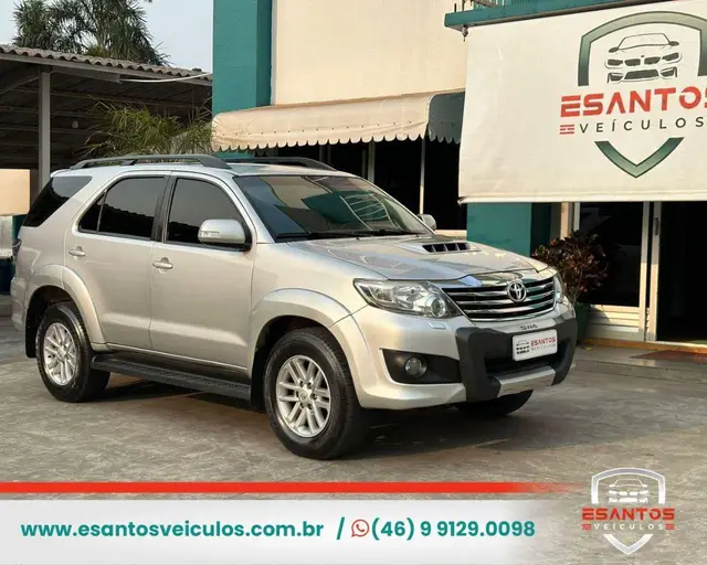 Carro Toyota Hilux SW4 2013 SRV 3.0 4X4 (7 Lugares)