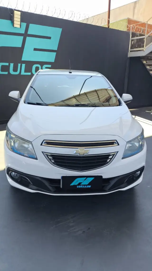 Carro Chevrolet Onix 2014 HATCH LTZ 1.4 8V FlexPower 5p Mec.