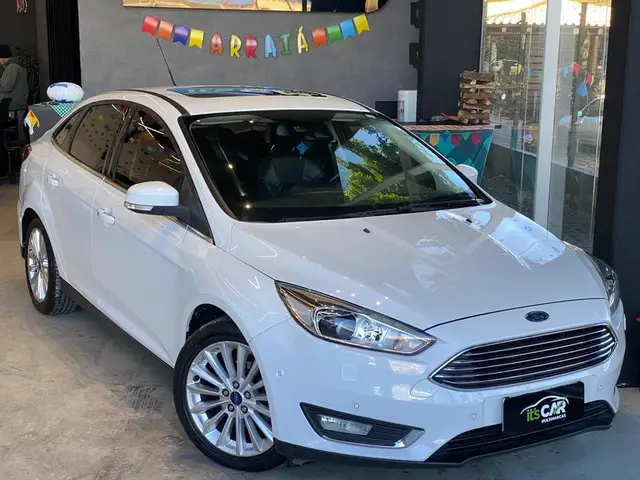 Carro Ford Focus Sedan 2016 Titanium Plus 2.0 PowerShift (Aut)