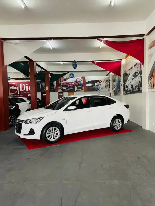 Carro Chevrolet Onix Plus 2023 LT 1.0