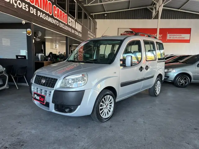 Carro Fiat Doblò 2017 Essence 1.8 7L (Flex)