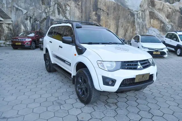Carro Mitsubishi Pajero Dakar 2014 3.2 DI-D HD 4WD