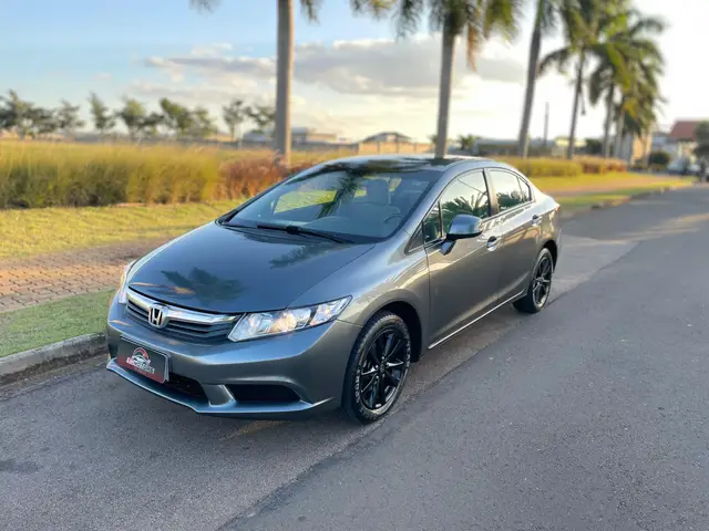 Carro Honda Civic 2013 New  LXS 1.8 16V i-VTEC (Flex)