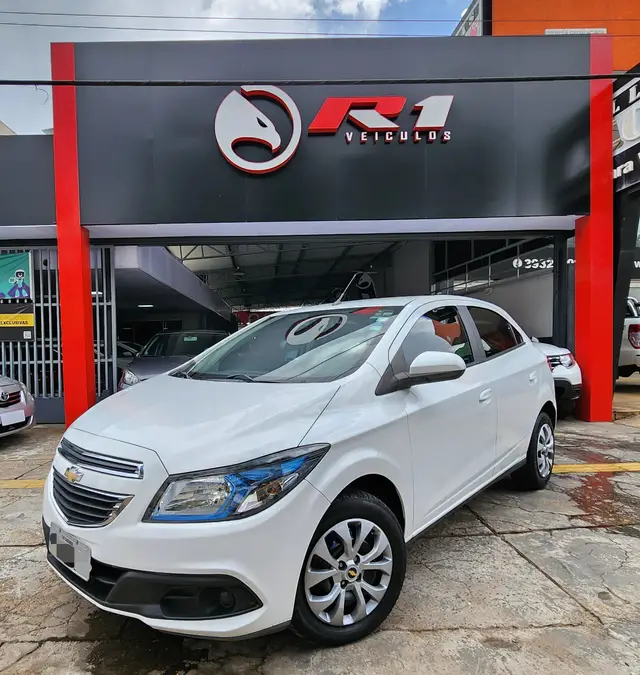 Carro Chevrolet Onix 2015 1.4 LT SPE/4 (Aut)