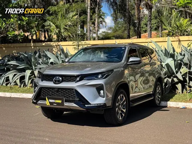 Carro Toyota Hilux SW4 2024 SRX Plat. 4x4 2.8 TB Diesel Automatico.