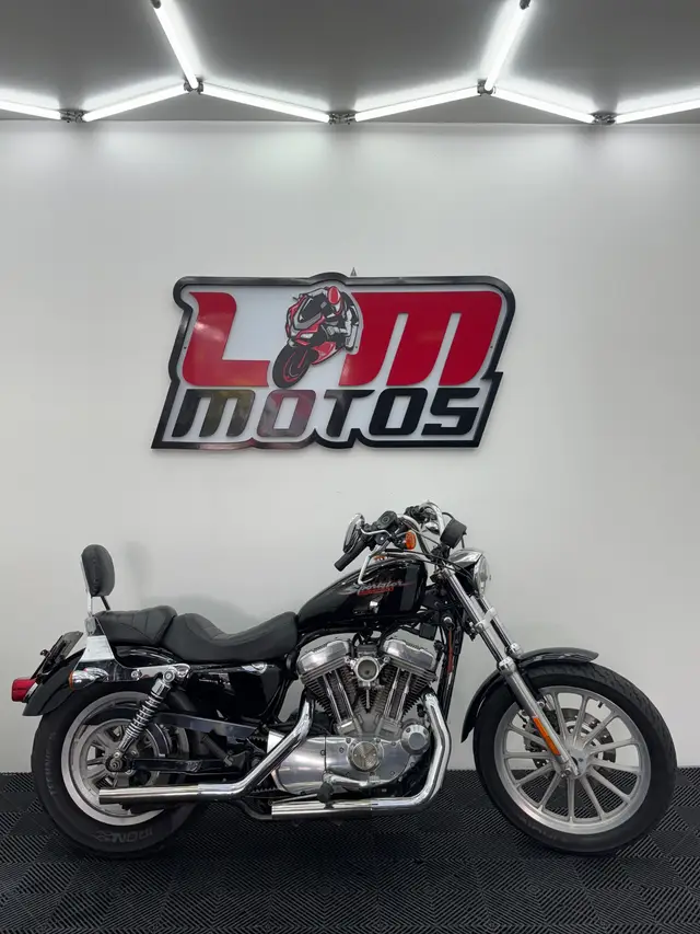 Moto Harley-Davidson Sportster XL 883 2006 Custom Xl