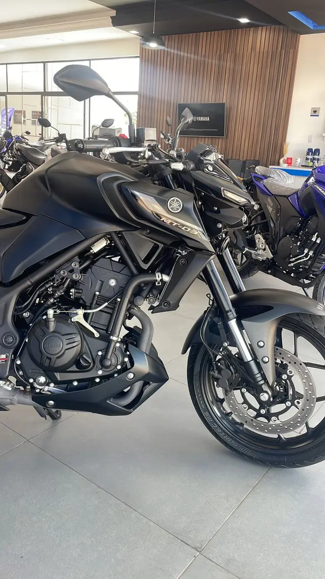 Carro Yamaha MT-03 2024 ABS