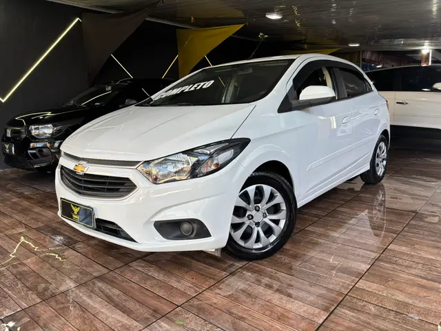 Carro Chevrolet Onix 2018 LT 1.4 8V FlexPower 5p Mec.