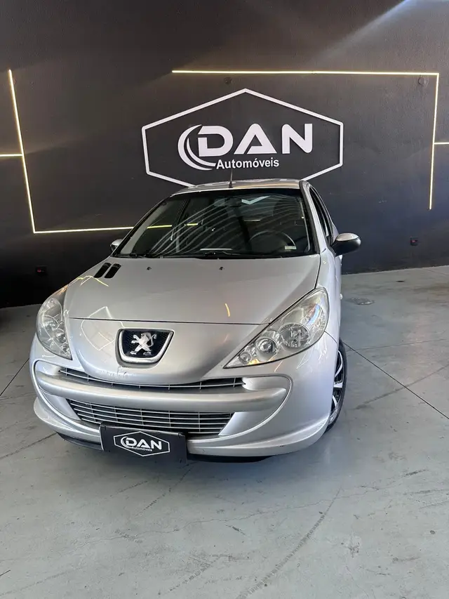 Carro Peugeot 207 2012 Hatch XR 1.4 8V (flex) 2p