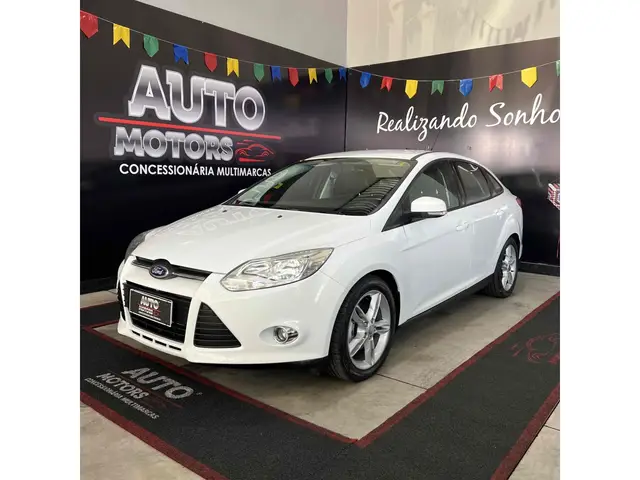 Carro Ford Focus Sedan 2015 SE 2.0 16V PowerShift (Aut)