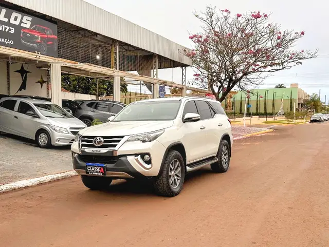 Carro Toyota SW4 2016 2.8 TDI SRX 5L 4x4 (Aut)