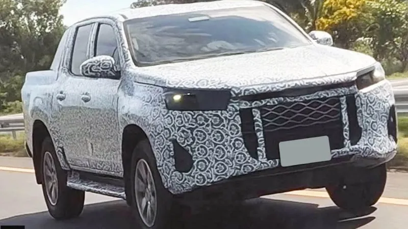 Nova Toyota Hilux é flagrada e seguirá passos da Chevrolet S10 contra a Ranger
