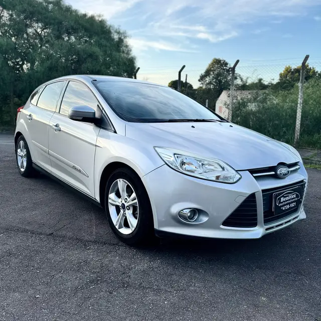 Carro Ford Focus Hatch 2015 SE 1.6 16V TiVCT PowerShift