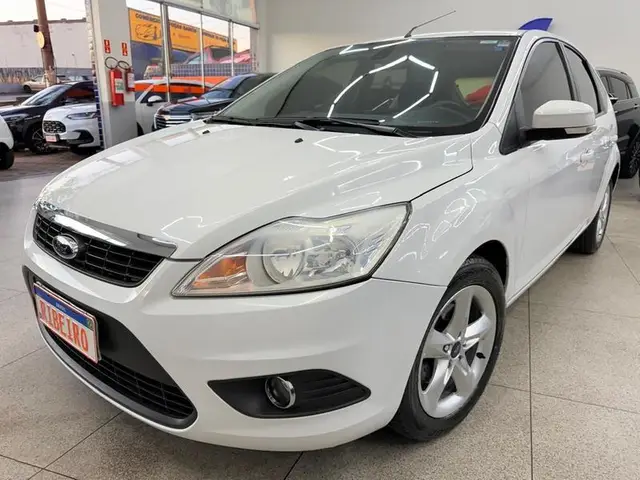 Carro Ford Focus Hatch 2013 GLX 2.0 16V (Flex)
