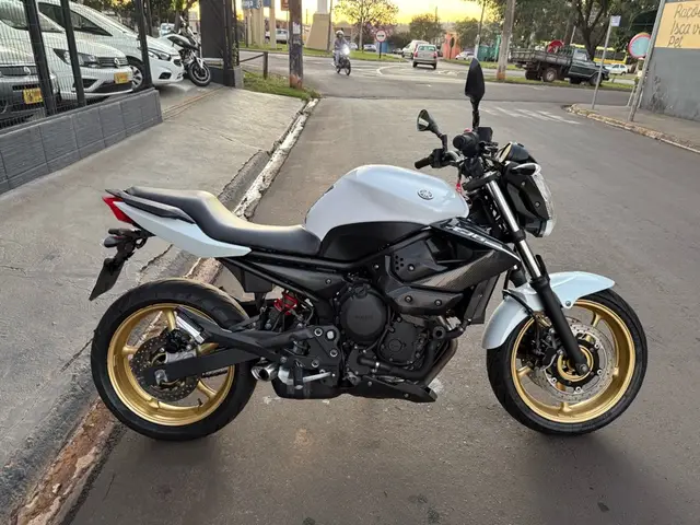 Moto Yamaha XJ6 N 2012 XJ6 N 600